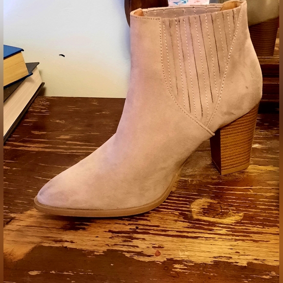 Boot - Picture 6 of 16